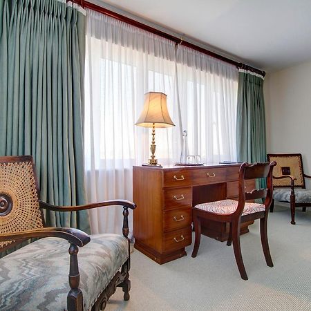 The Seaside Boarding House Hotel เบอร์ตัน แบรดสต็อค ภายนอก รูปภาพ