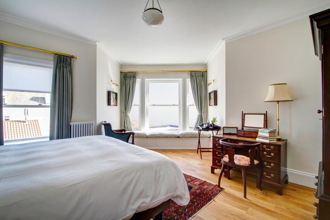 The Seaside Boarding House Hotel เบอร์ตัน แบรดสต็อค ภายนอก รูปภาพ