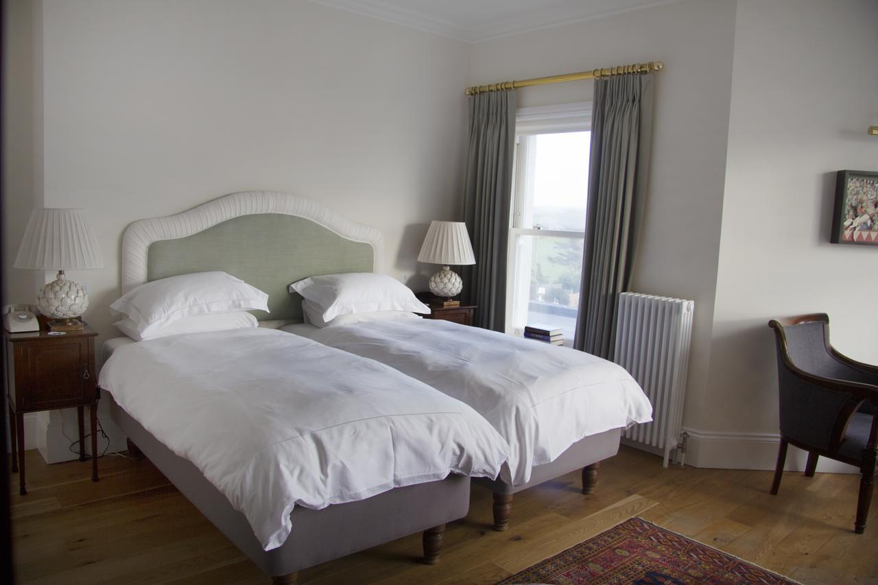 The Seaside Boarding House Hotel เบอร์ตัน แบรดสต็อค ภายนอก รูปภาพ